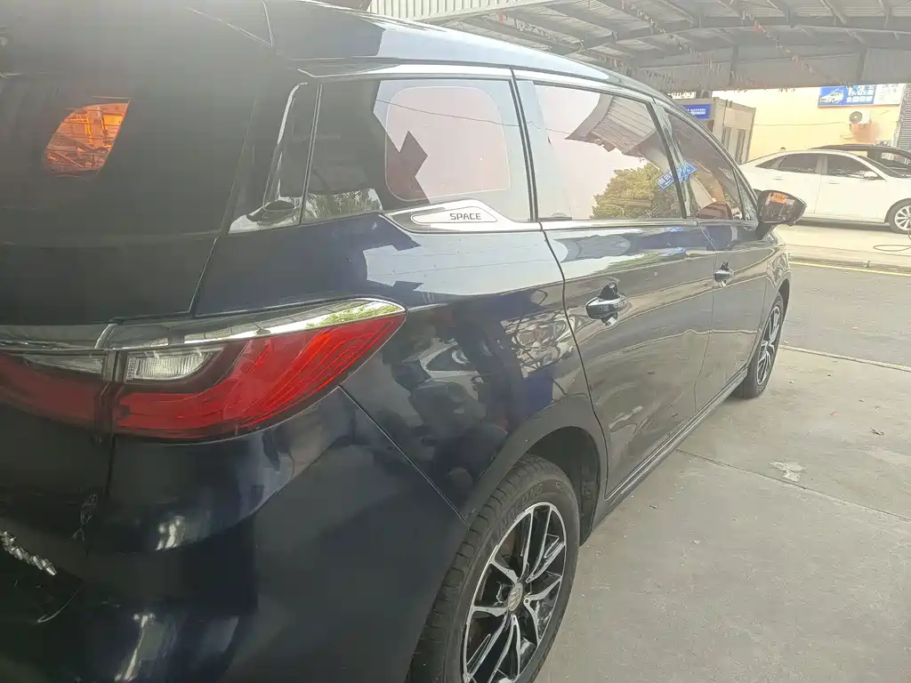 BYD MAX — миниатюра 11
