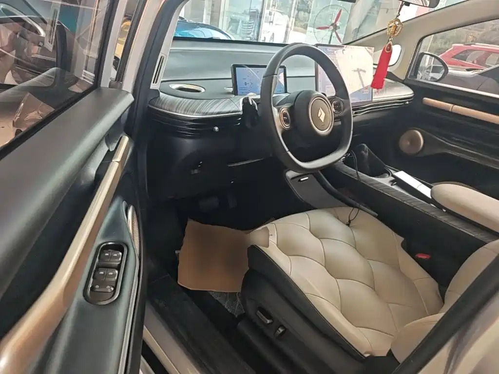 Baojun Yunduo — миниатюра 16