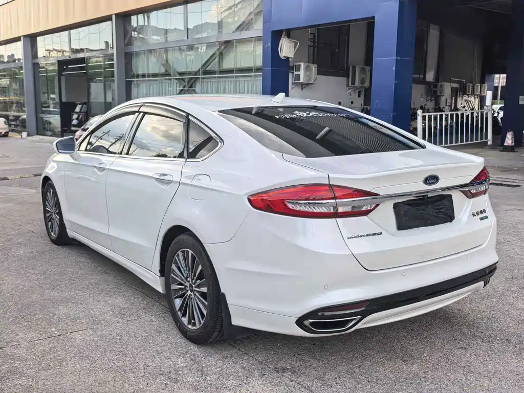 Ford Mondeo — миниатюра 6