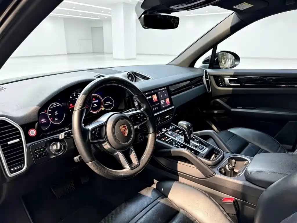Porsche Cayenne — миниатюра 3