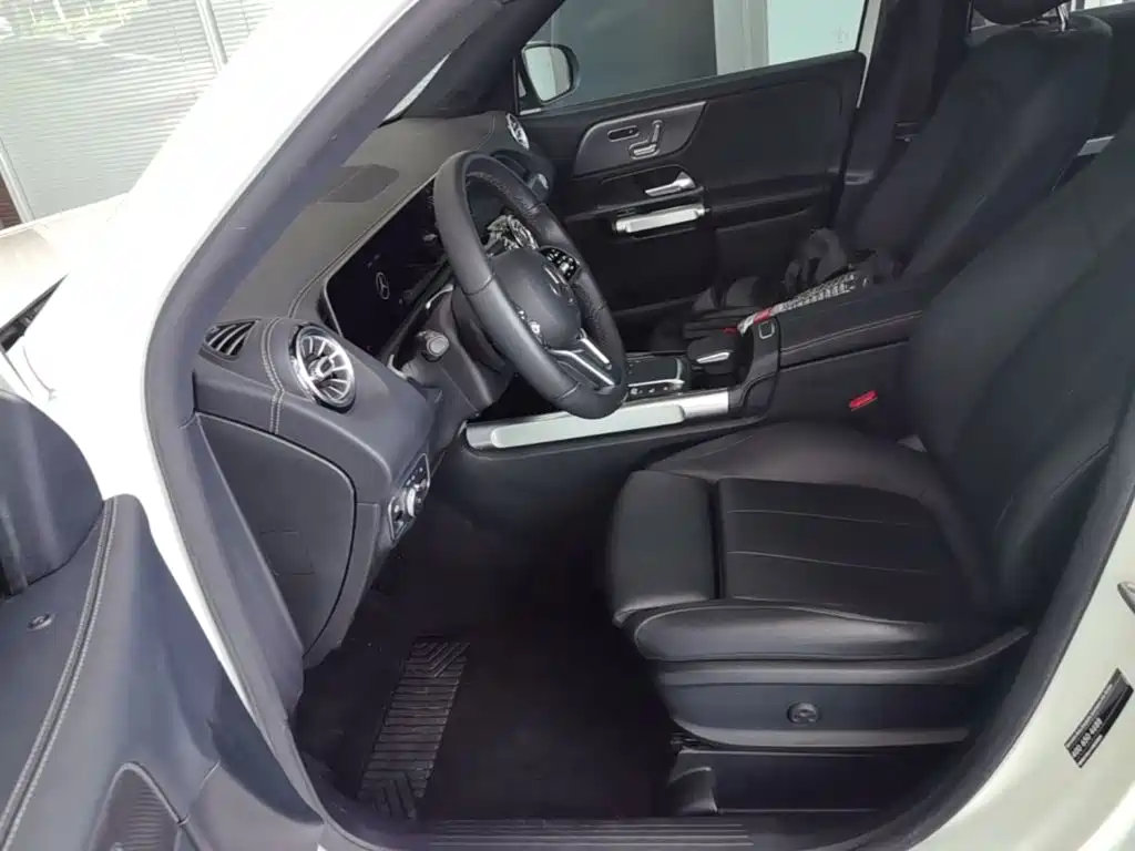 Mercedes-Benz GLB — миниатюра 20