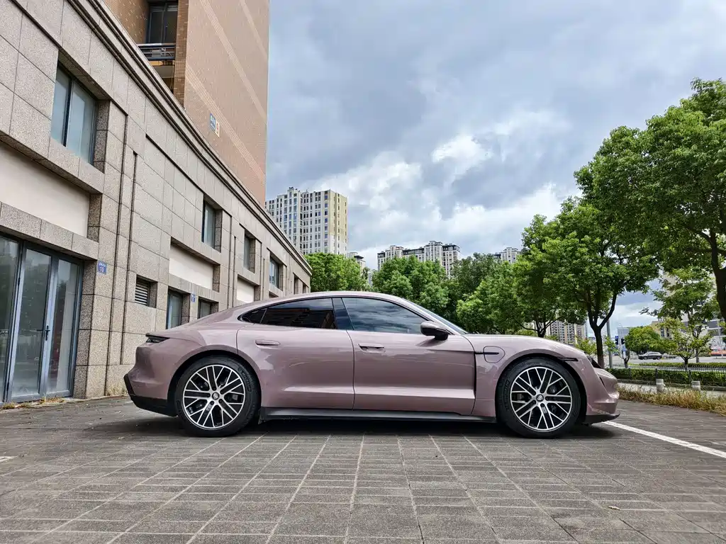 Porsche Taycan — миниатюра 5