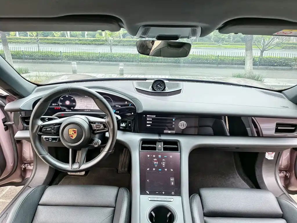 Porsche Taycan — миниатюра 6