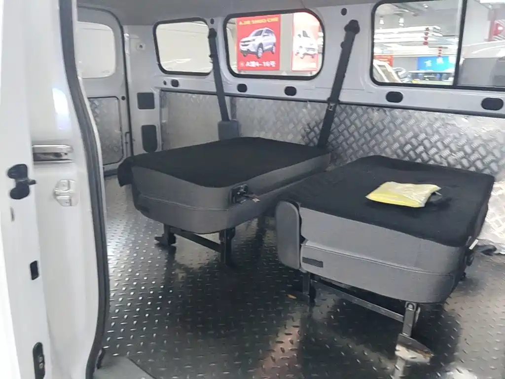 Wuling Yangguang — миниатюра 17