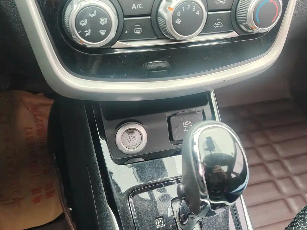 Nissan Tiida — миниатюра 14