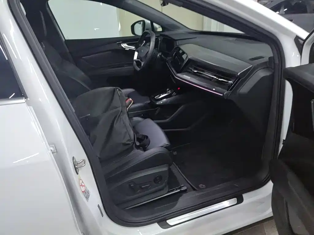 Audi Q4 e-tron — миниатюра 25