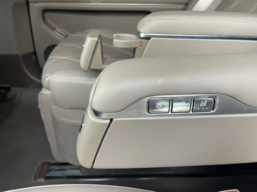 AITO ASK THE WORLD M9