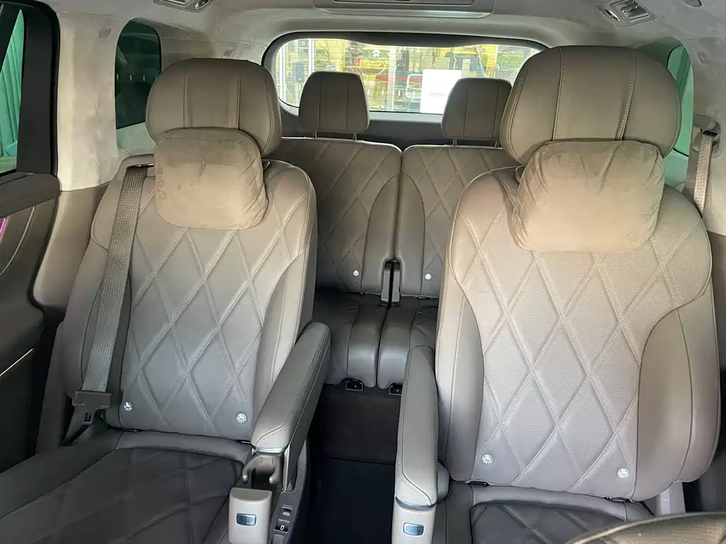 AITO ASK THE WORLD M9