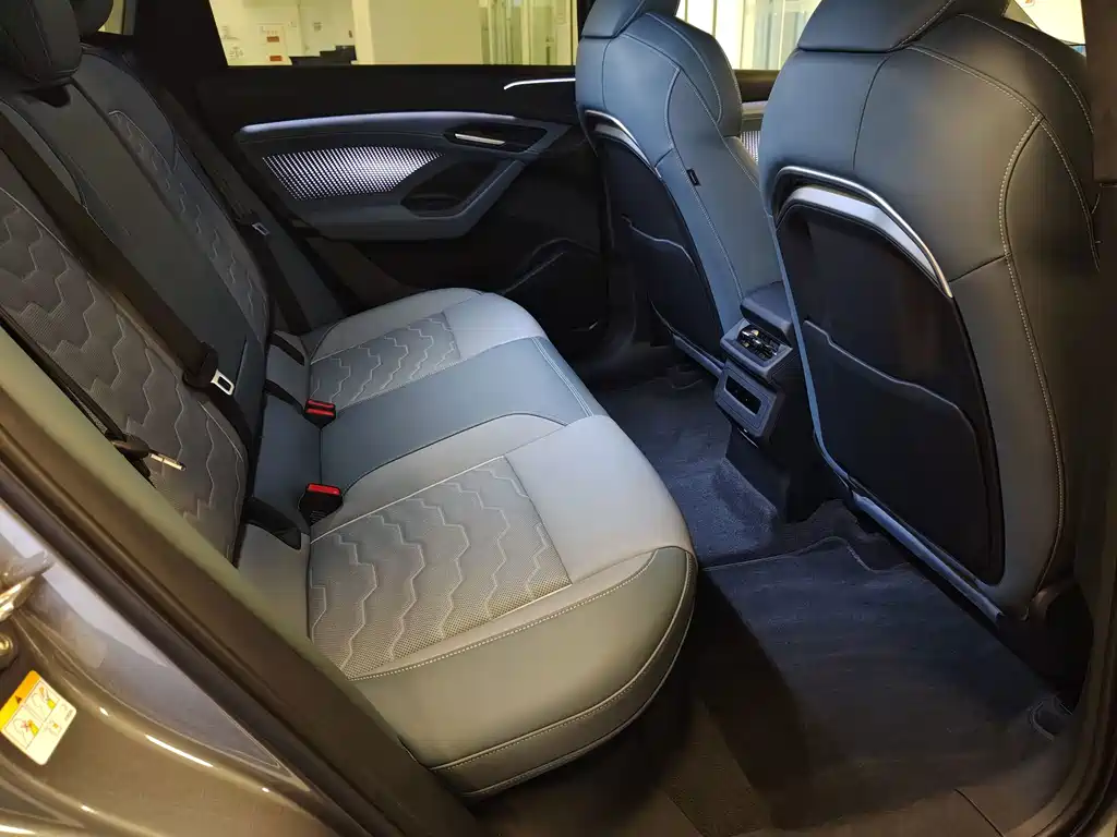 Audi Q6L e-tron — миниатюра 35