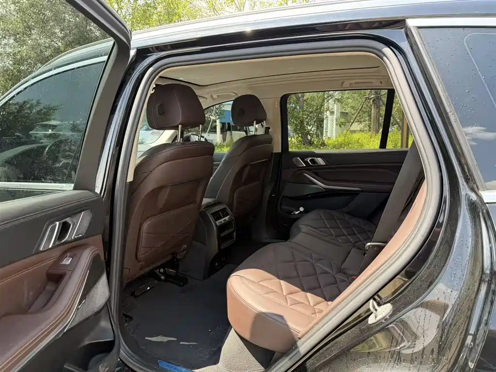 BMW X5 2022 xDrive 30Li Premium M Sport