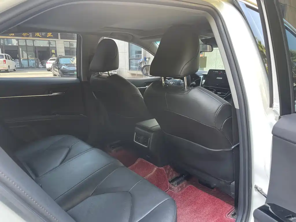 Toyota Camry — миниатюра 12