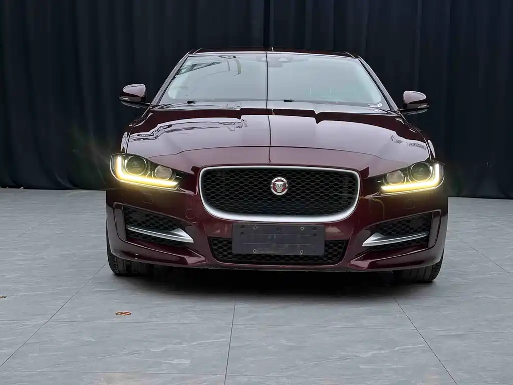 Jaguar XE 2015 2.0T 200PS R-Sport