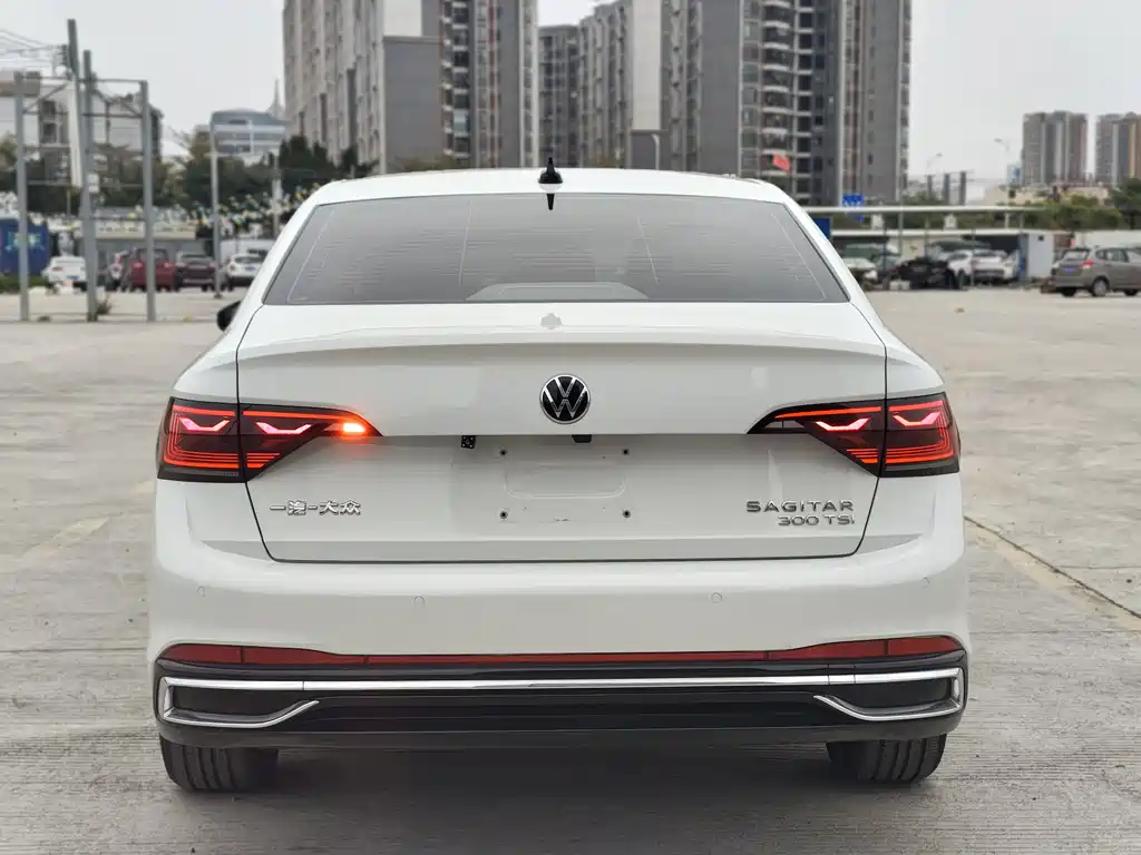 VOLKSWAGEN SAGITAR