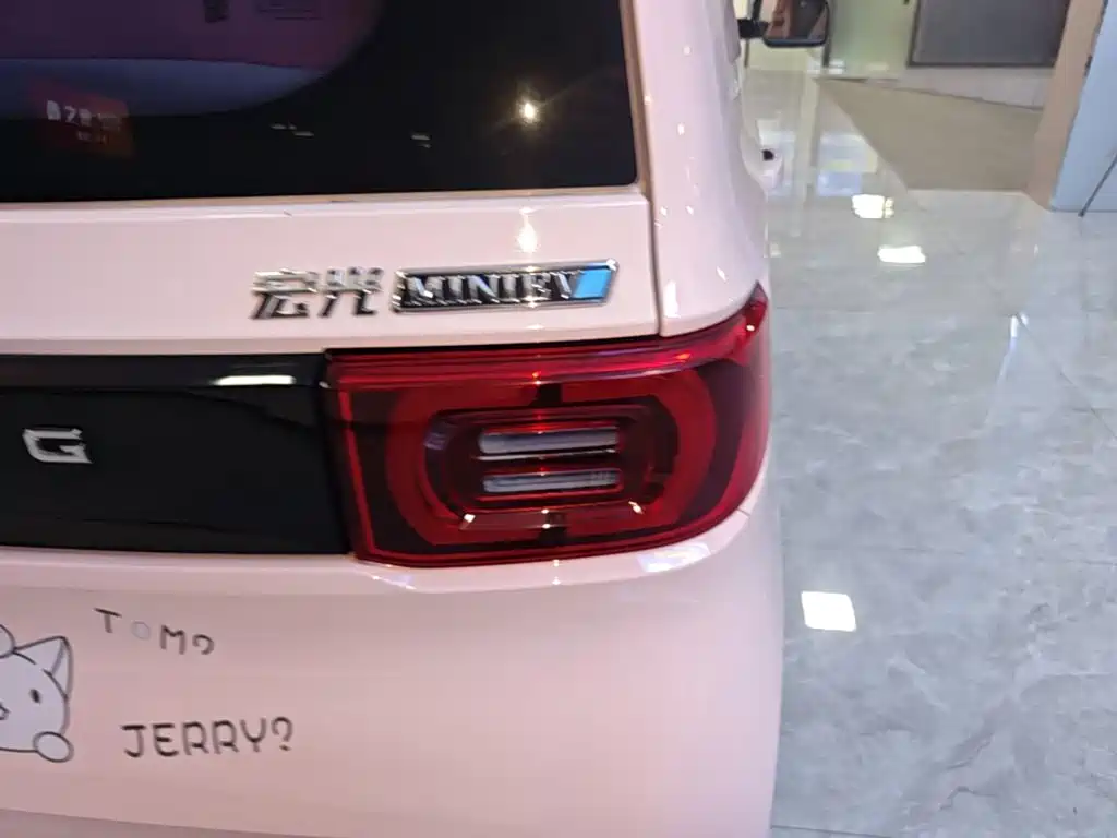 Wuling MINIEV — миниатюра 8