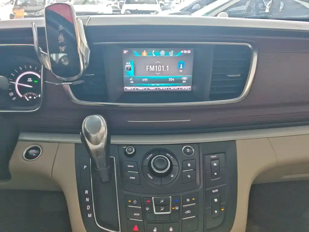 Buick GL8 — миниатюра 13