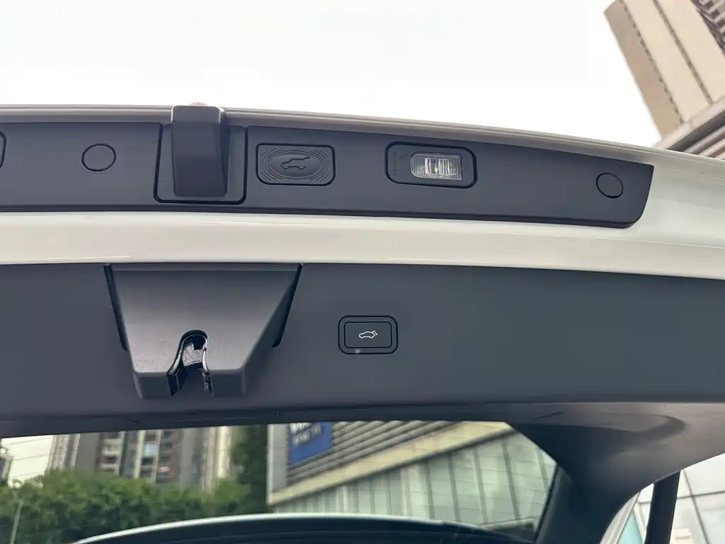 Volvo XC70 PHEV — миниатюра 17