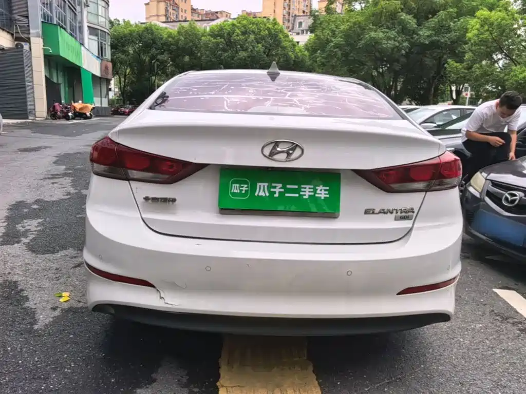 Hyundai Elantra — миниатюра 6