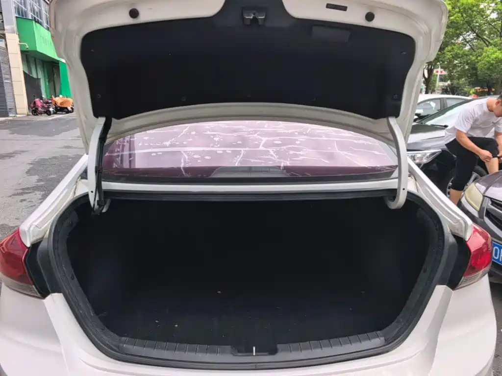 Hyundai Elantra — миниатюра 19