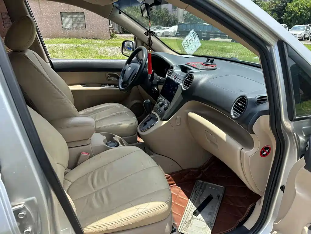 Kia Carens — миниатюра 5