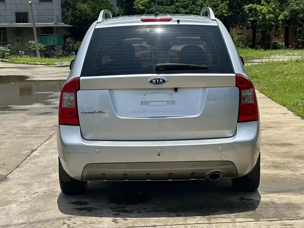 Kia Carens — миниатюра 10
