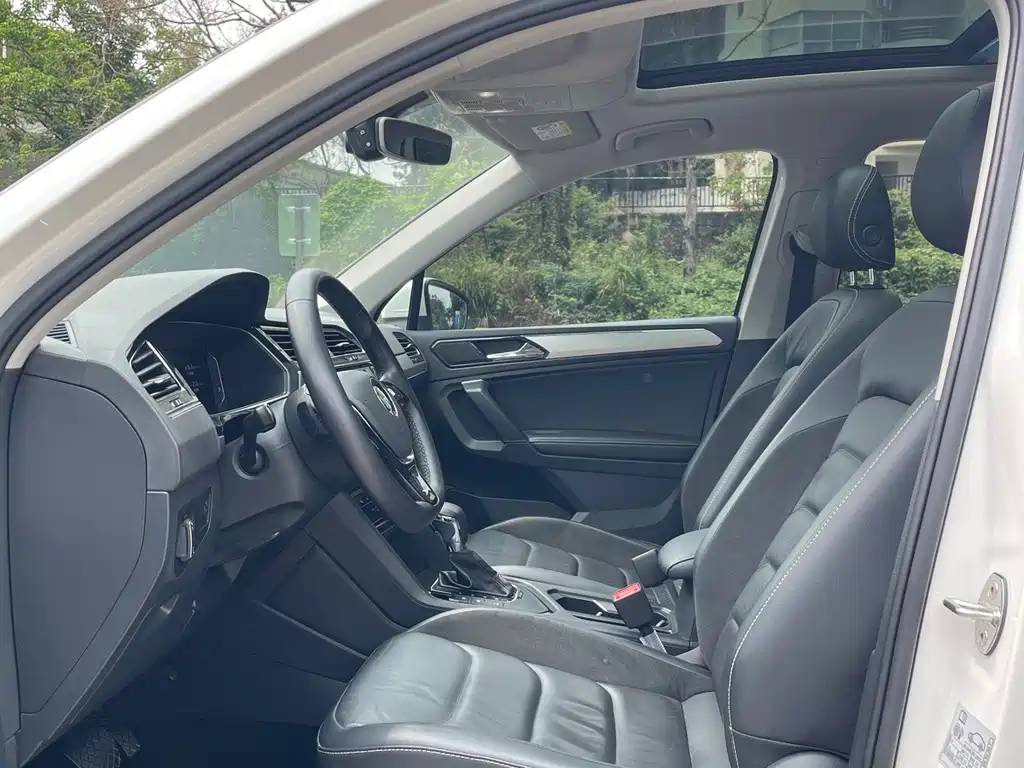 Volkswagen Tiguan L PHEV — миниатюра 9