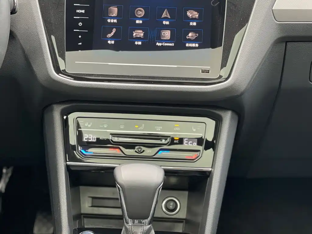 Volkswagen Tiguan L PHEV — миниатюра 18