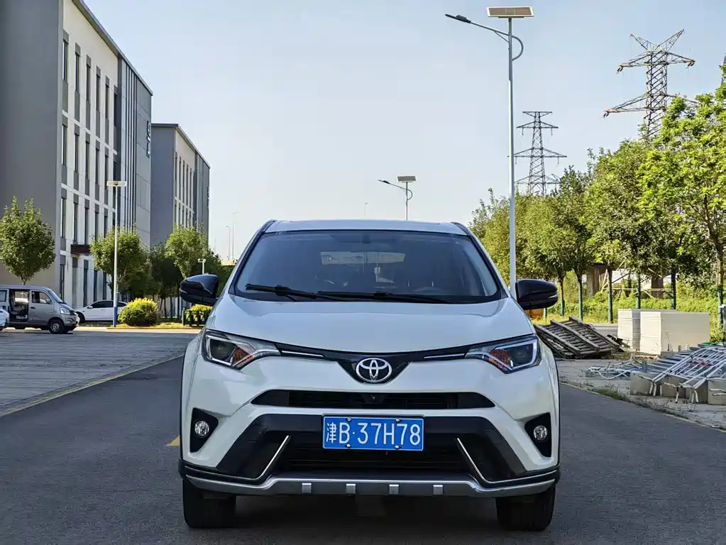 Toyota RAV4 — миниатюра 3