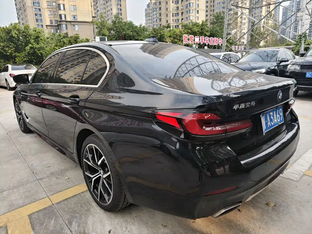 BMW 5 Series — миниатюра 6