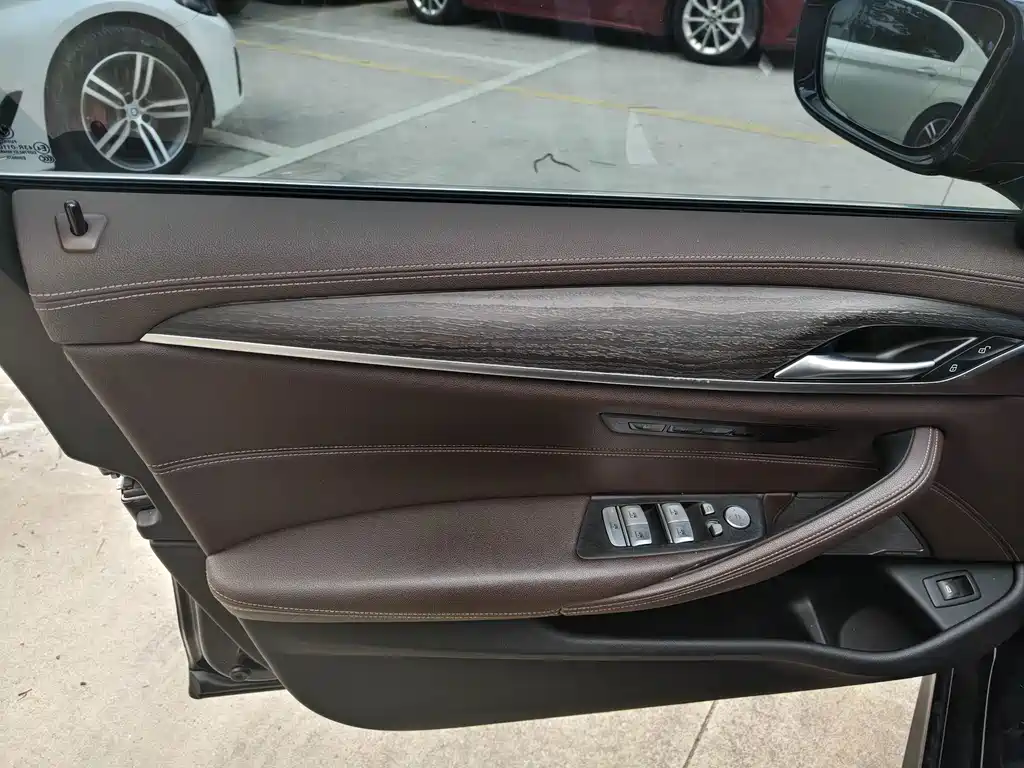 BMW 5 Series — миниатюра 24