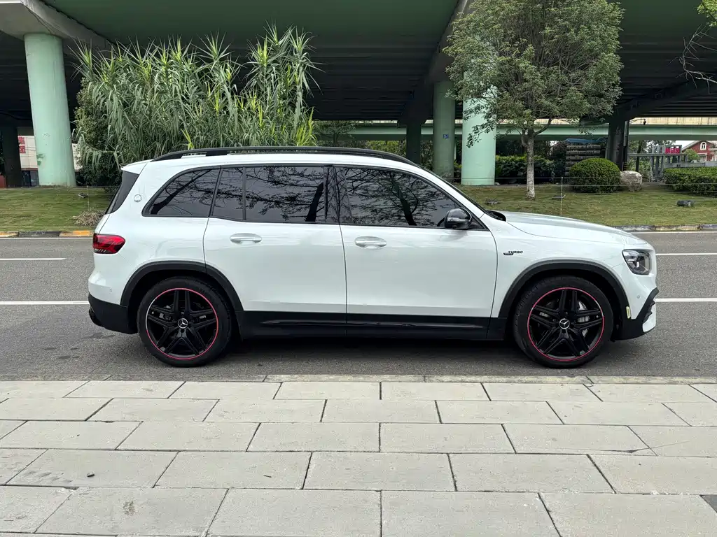 Mercedes-Benz GLB AMG — миниатюра 6