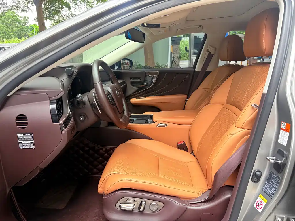 Lexus LS — миниатюра 4