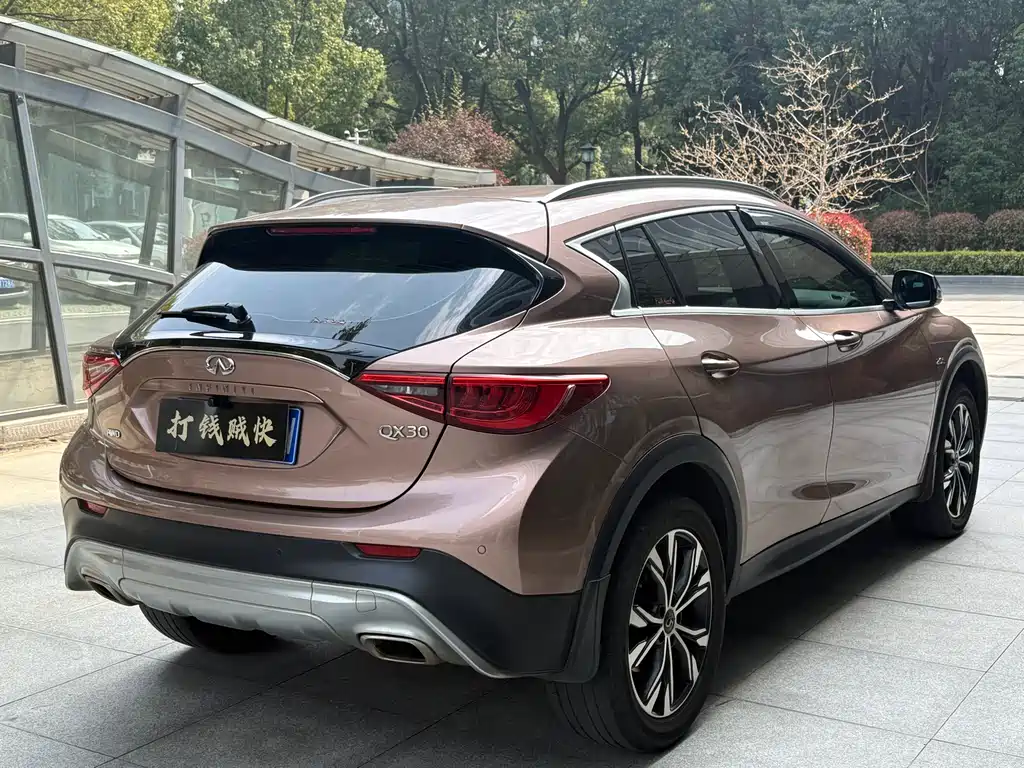 INFINITI QX30