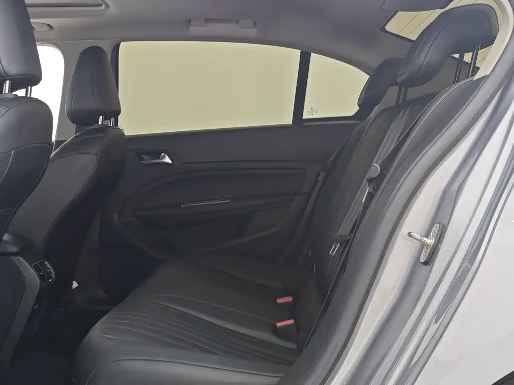 Peugeot 408 — миниатюра 8