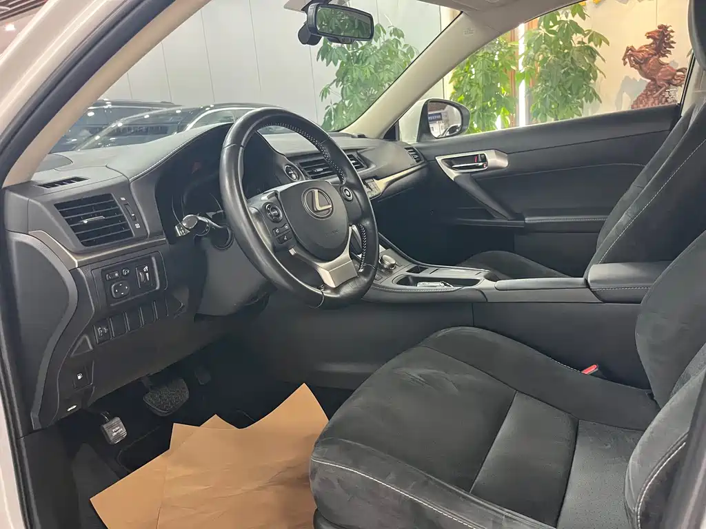Lexus CT — миниатюра 6