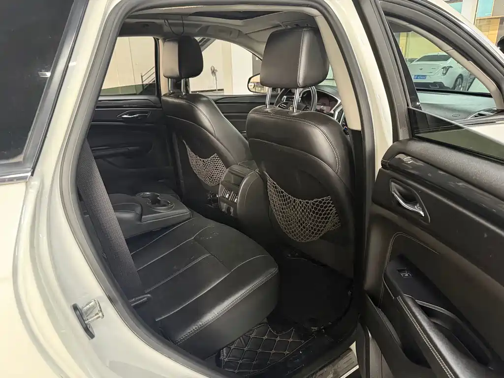 Cadillac SRX — миниатюра 8