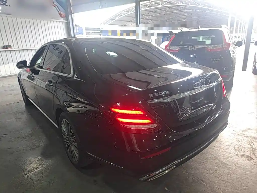 Mercedes-Benz E-Class — миниатюра 5
