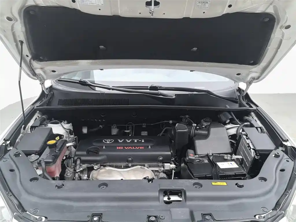 Toyota RAV4 2010 2.0L AT Luxury