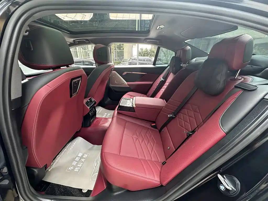 BMW 5 Series — миниатюра 9