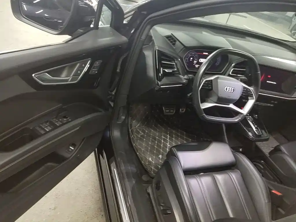 Audi Q4 e-tron — миниатюра 16
