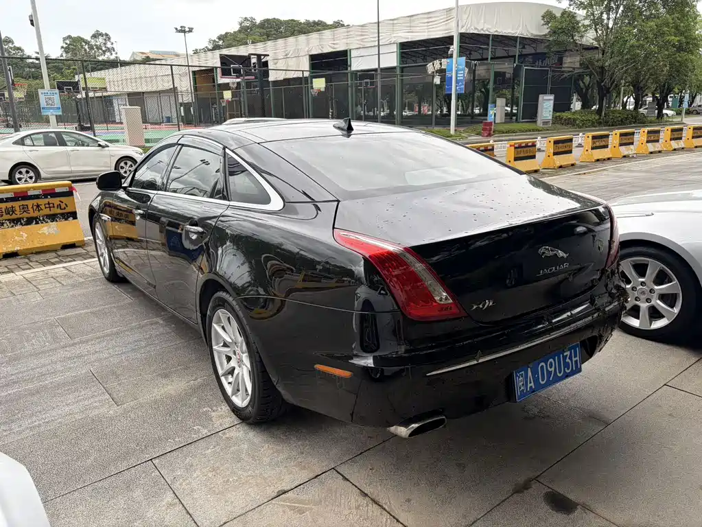 Jaguar XJ — миниатюра 7
