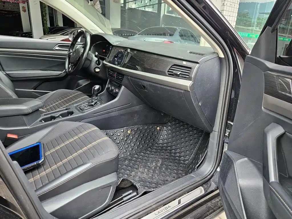 Volkswagen Lavida — миниатюра 4