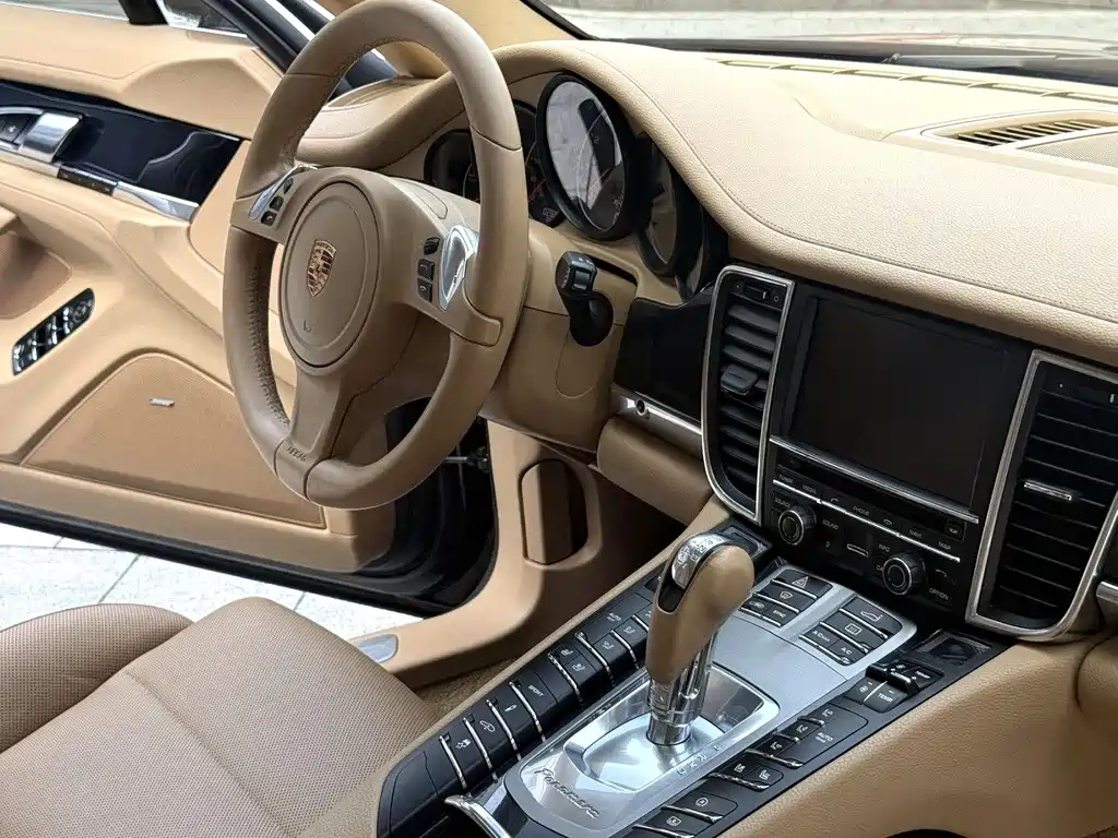Porsche Panamera 2014 Panamera 4 Executive 3.0T