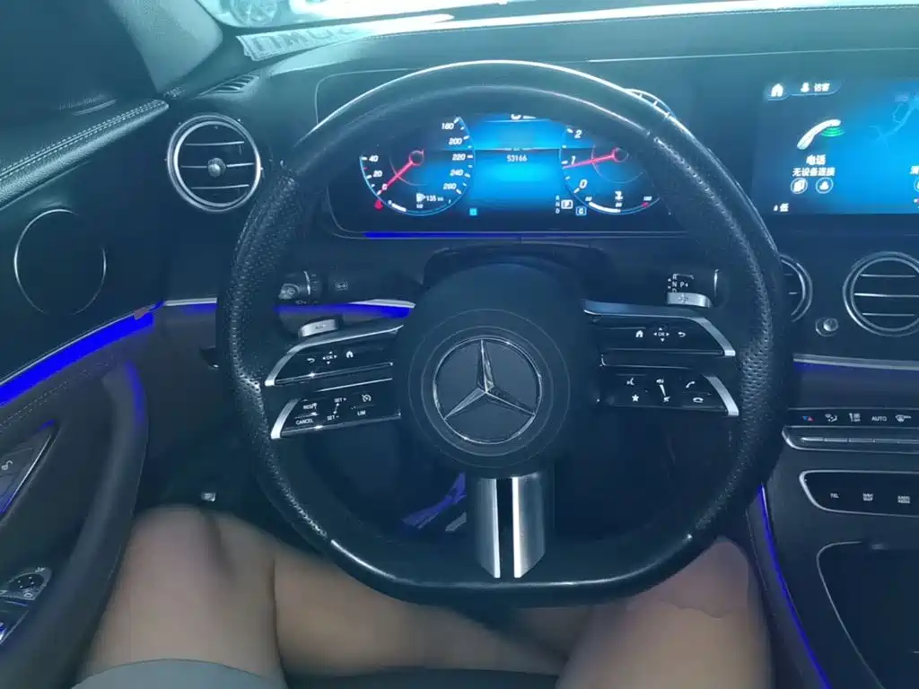 Mercedes-Benz E-Class — миниатюра 11