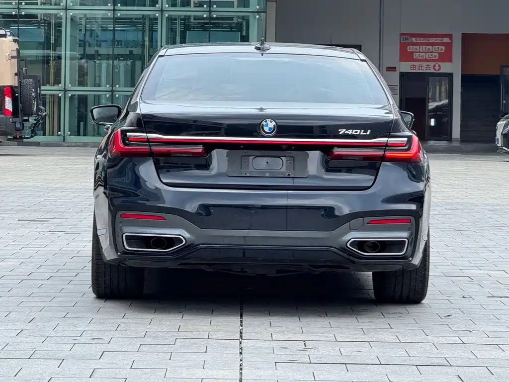 BMW 7 Series — миниатюра 4