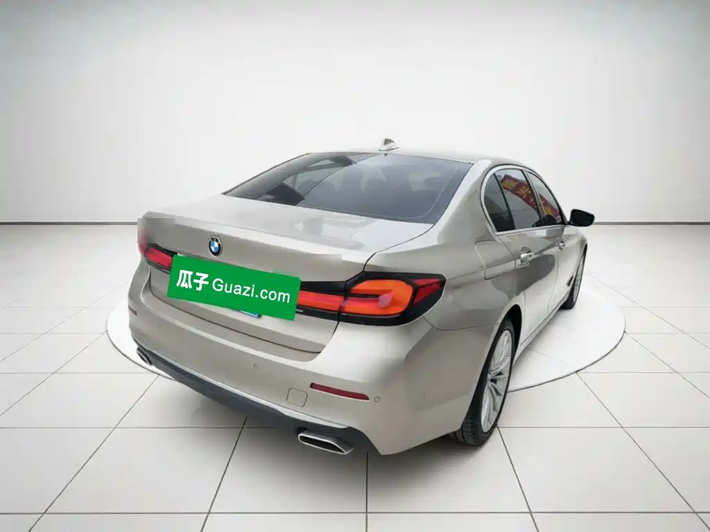 BMW 5 Series — миниатюра 6