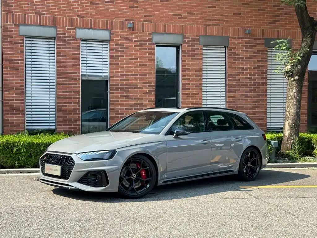 奥迪RS 4 2024款  RS4 Avant 燃擎版 2024