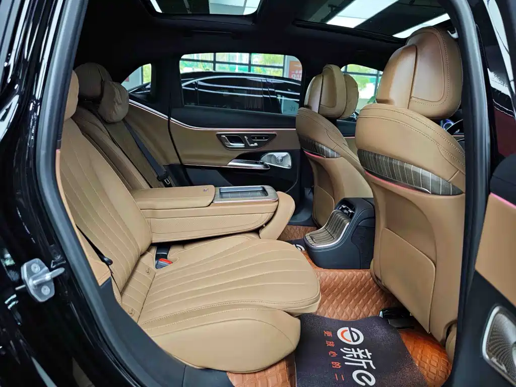 Mercedes-Benz E-Class — миниатюра 9