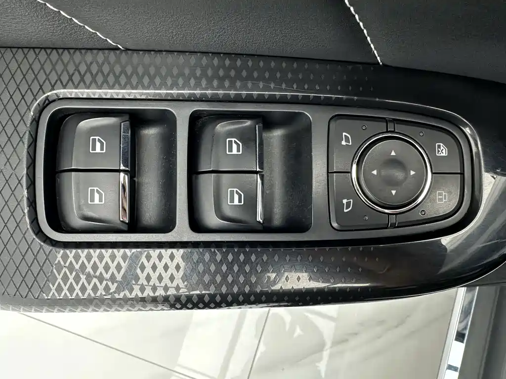 Haval M6 — миниатюра 12
