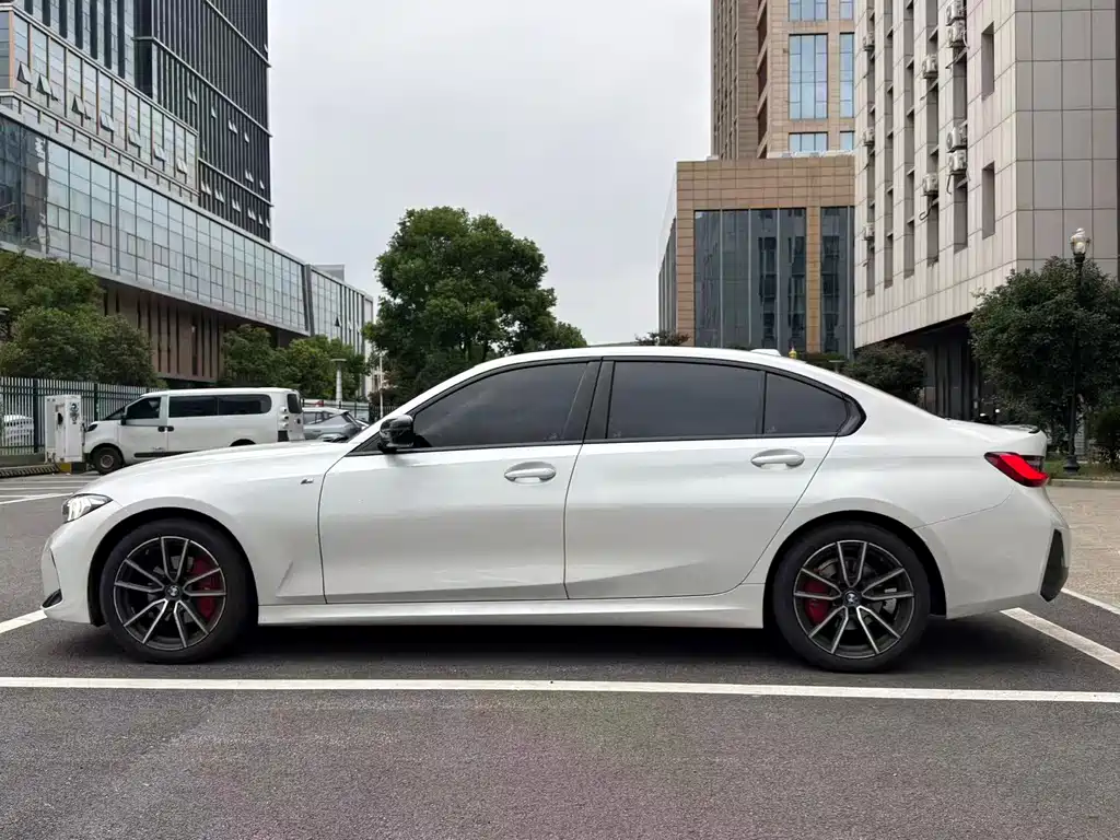BMW 3 Series — миниатюра 3