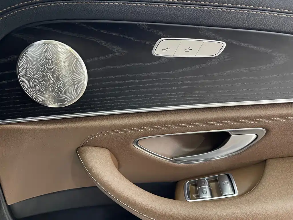 Mercedes-Benz E-Class — миниатюра 13